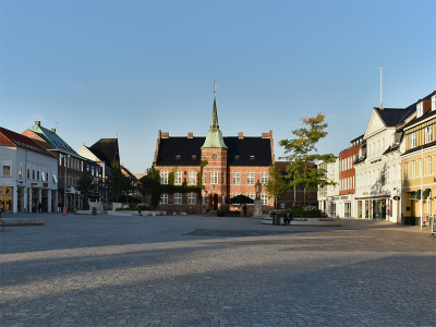 Torvet i Silkeborg, med det gamle Rådhus fra 1857 - 1094