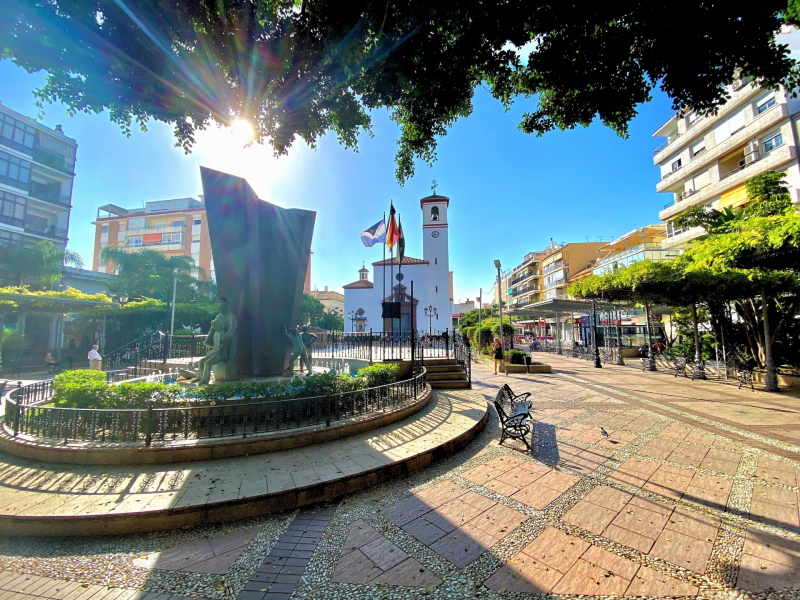 Den gamle bydel er fuld af hyggelige torve og gader, her Plaza De La Constitucion.