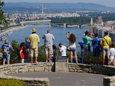 Gellért Hill med udsigt over smukke Budapest - 283