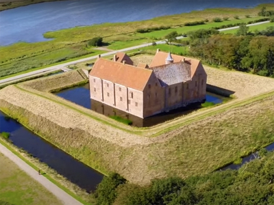 Spøttrup Borg med voldgraven